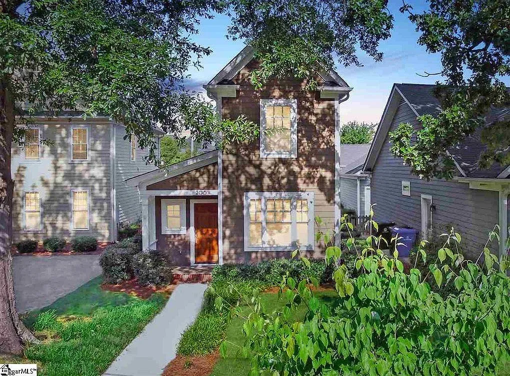 3 bed, 1260 sqft, $2,200 — Photo 1
