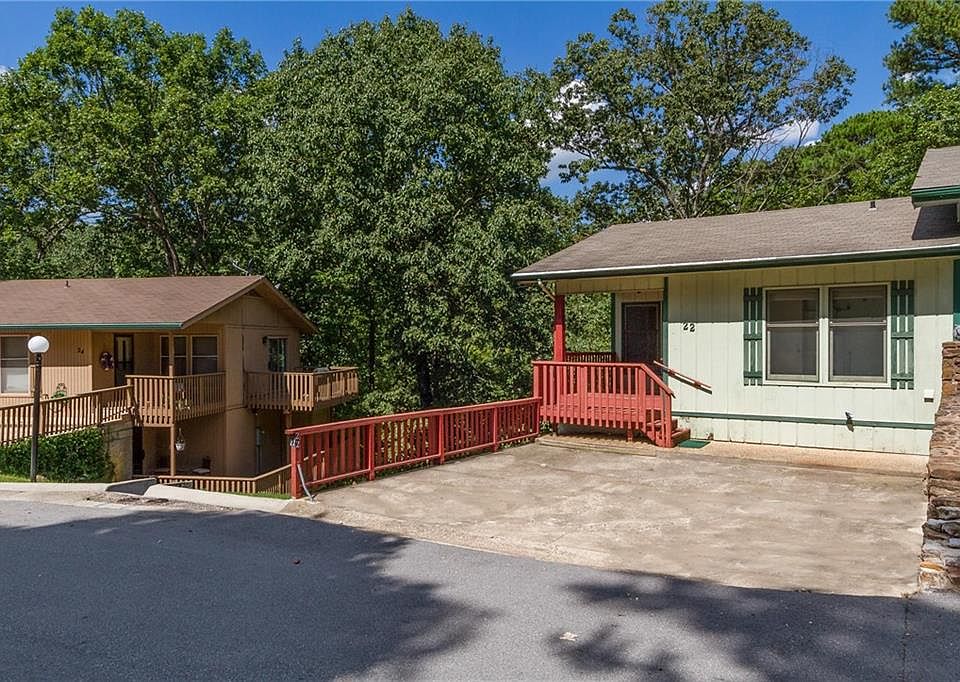 1st image of 22 Nantucket Dr