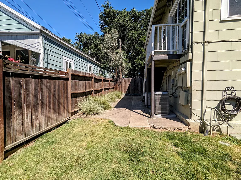 Private, fenced backyard with private, lockable entrance gate. Easy bike access!