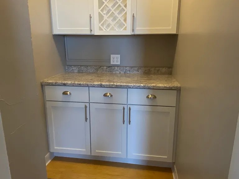 702 E 1st St #2 — Photo 6