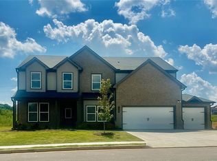 148 Longhorn Way Dr, Auburn, GA 30011