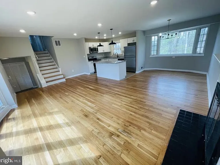 6810 Fern Ln — Photo 3