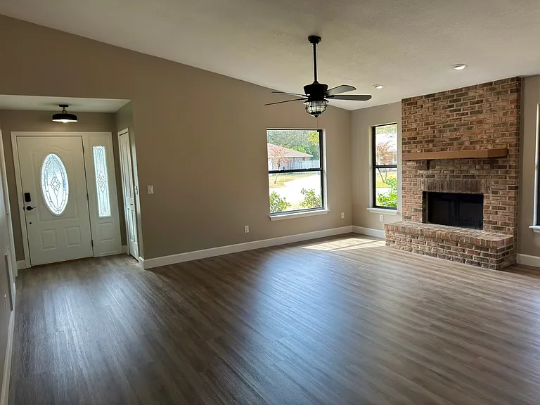 1305 Northside Dr — Photo 3