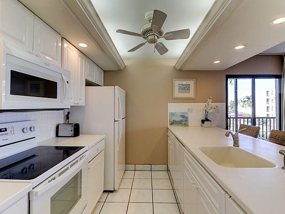 4th image of 1501 Middle Gulf Dr #103F