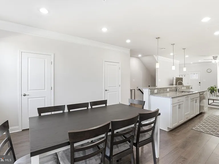 7140 Banbury Dr — Photo 11