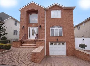 155 Covington Cir, Staten Island, NY