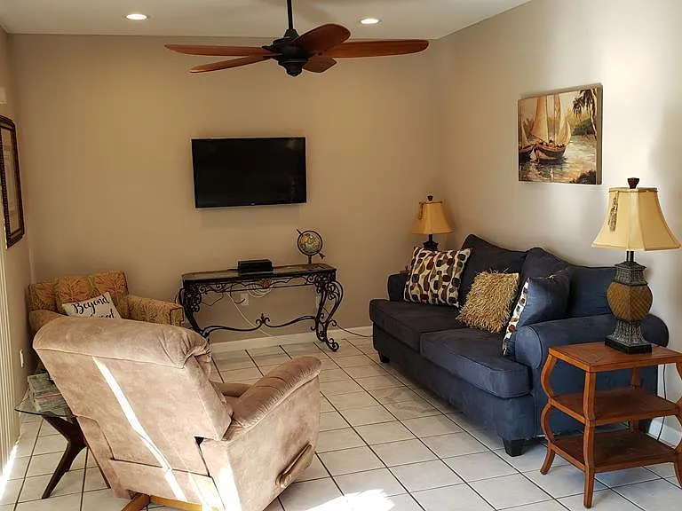 801 Beach Blvd — Photo 10