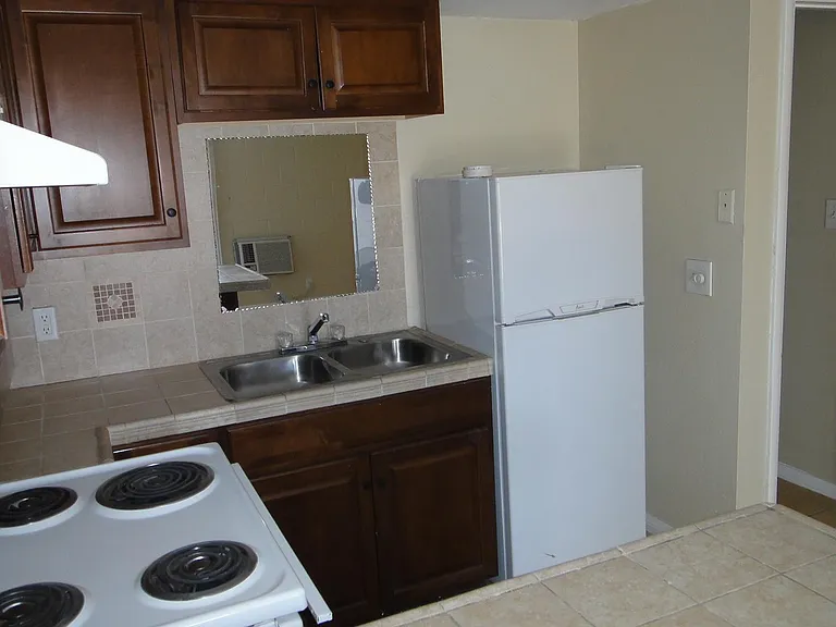 691 E Naples Dr #12 — Photo 2