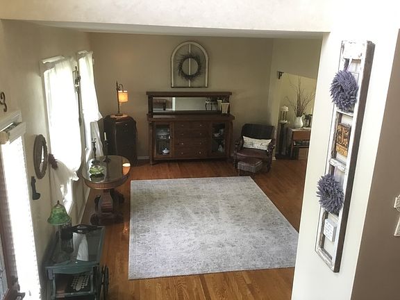 3rd image of 719 Huntington Dr