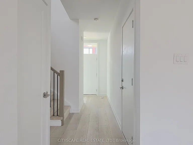 416 Dundas St S #13 — Photo 8