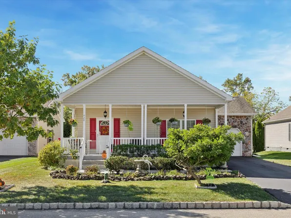 420 Azalea Dr, Blue Bell, PA 19422