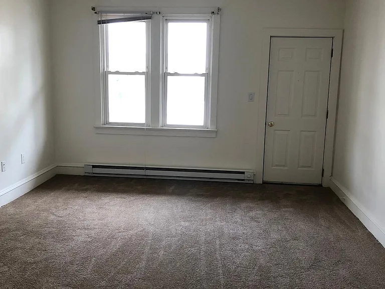 400 Pine Hill St #B — Photo 3