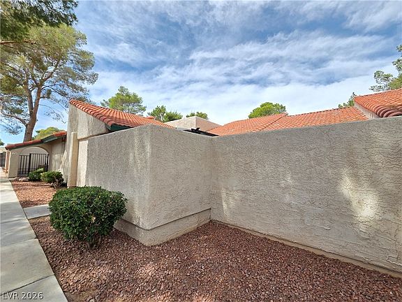2nd image of 752 Heritage Vista Ave