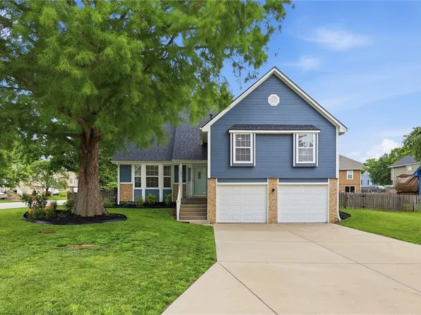 1906 Choctaw Dr, Greenwood, MO 64034