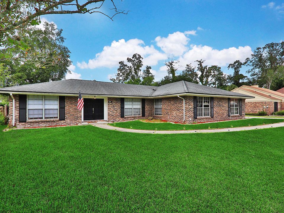 1st image of 2800 Forest Oaks Dr