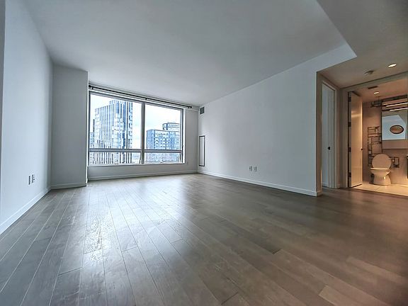 4th image of 1 City Point #28C
