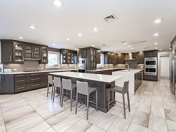 5th image of 22 Larch Hill Road