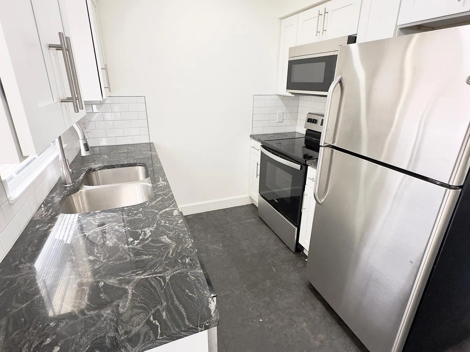 5026 W Washington St — Photo 3