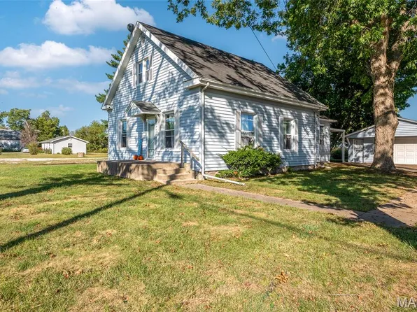 216 S Mine St, Sandoval, IL 62882