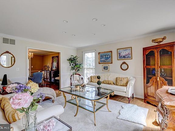 4th image of 320 Bowline Ct