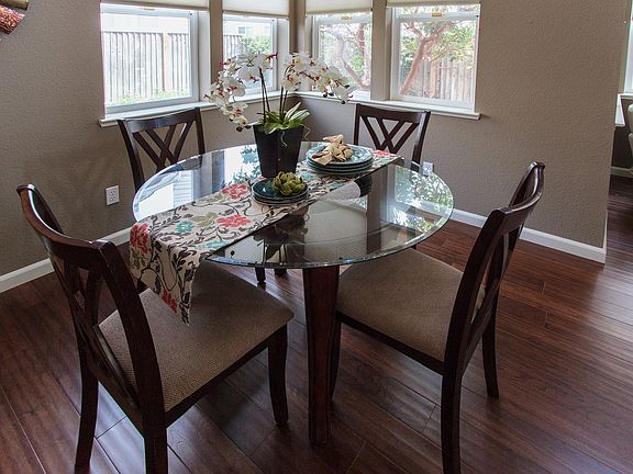 4th image of 4 Harbor View Dr