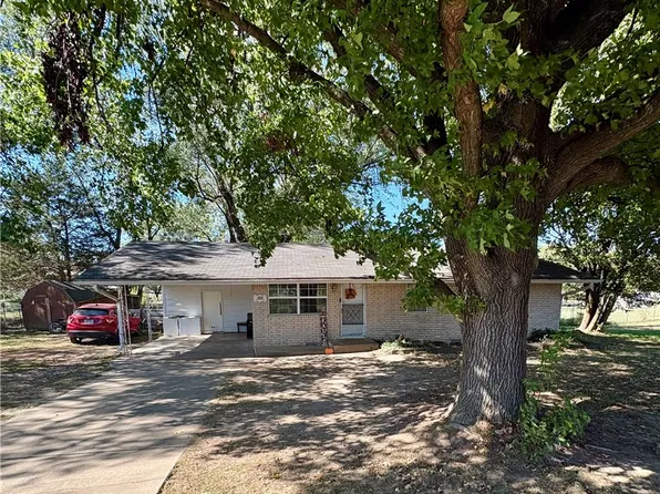 615 Pleasant Ave, Gentry, AR 72734