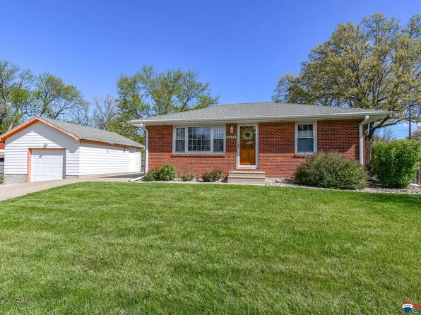 5474 Francis St, Lincoln, NE 68504
