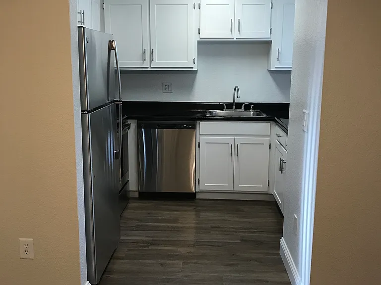Regency Square Apartments — Photo 36
