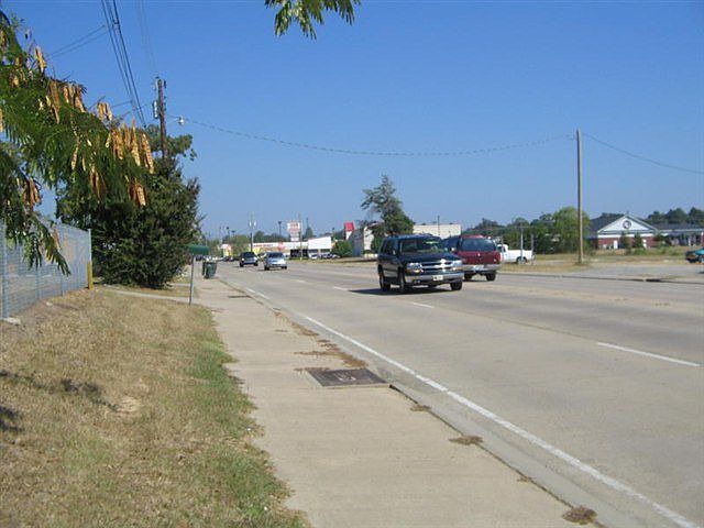 2nd image of 216 Bell Ln