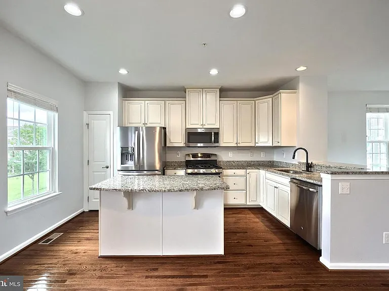 1261 Elderslie Ln — Photo 31