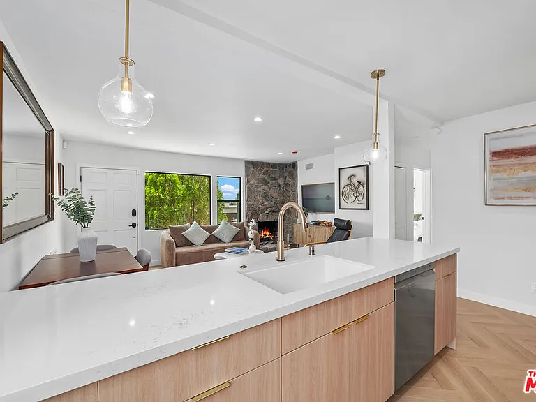 2045 Paramount Dr — Photo 12