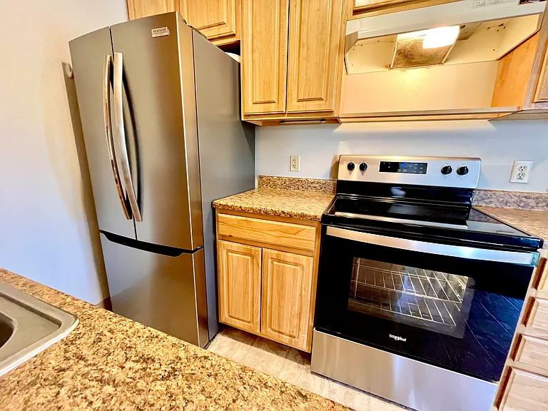 244 Laurel St — Photo 7
