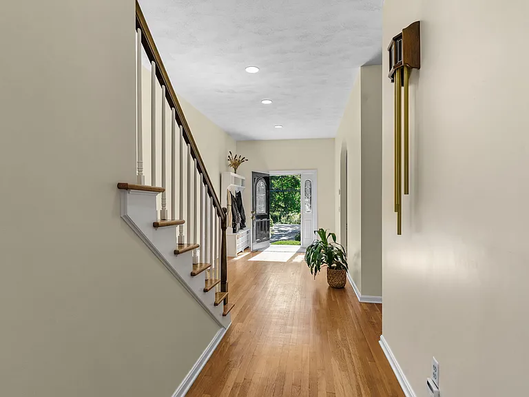 80 Howland Rd — Photo 42