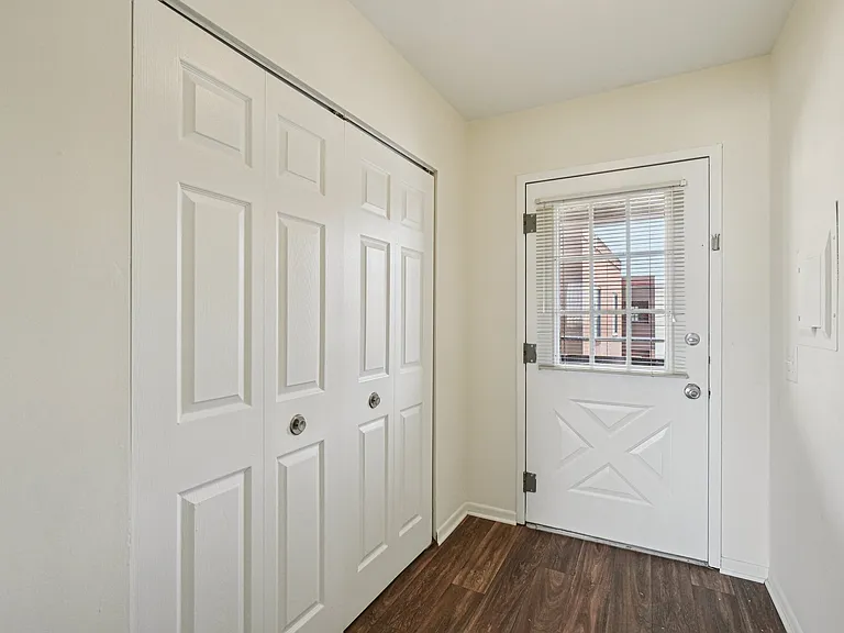River Place Luxury Apartments — Photo 18