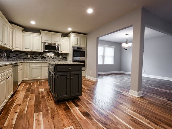 5th image of 1207 Teenajo Dr SE