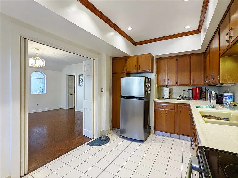 1550 Beach St #A — Photo 10
