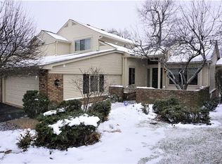 6907 Pebblecreek Woods Dr #1, West Bloomfield, MI 48322