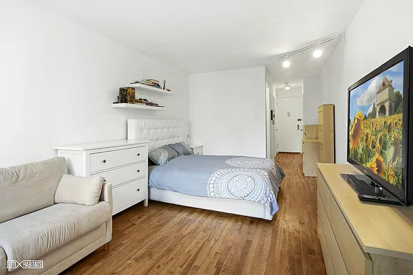 Sold by Citi Habitats | media 2
