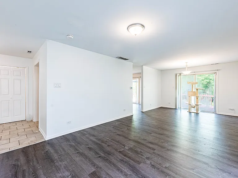 2722 Larkspur Ln — Photo 3