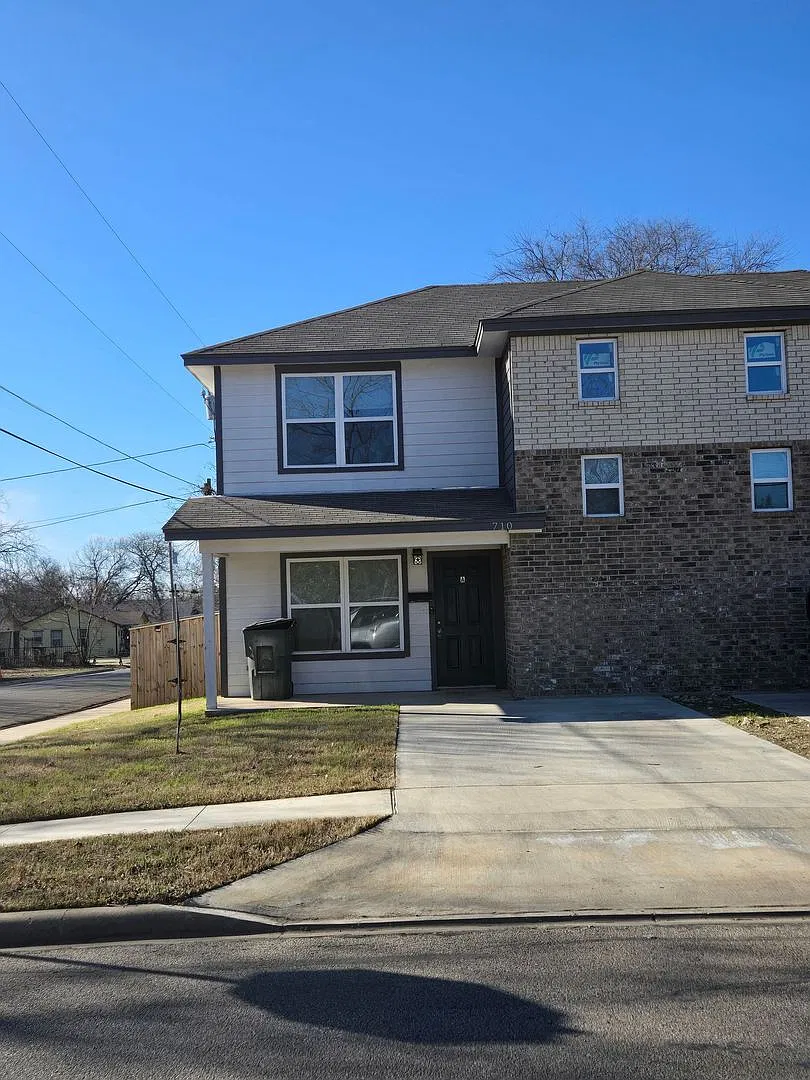 710 Parmer Ave — Photo 2