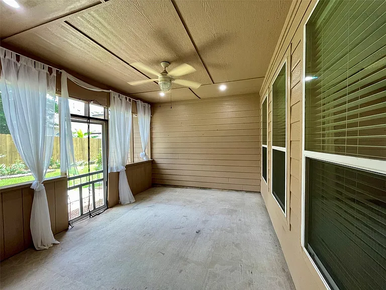 2035 Borthwick Ln — Photo 37