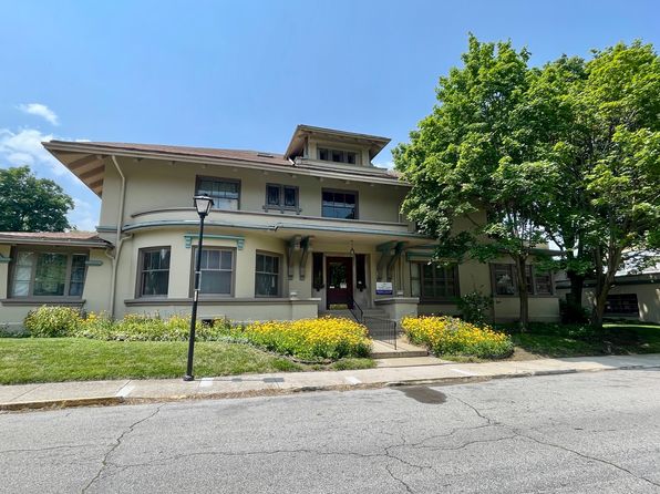 902 W Wayne St #1