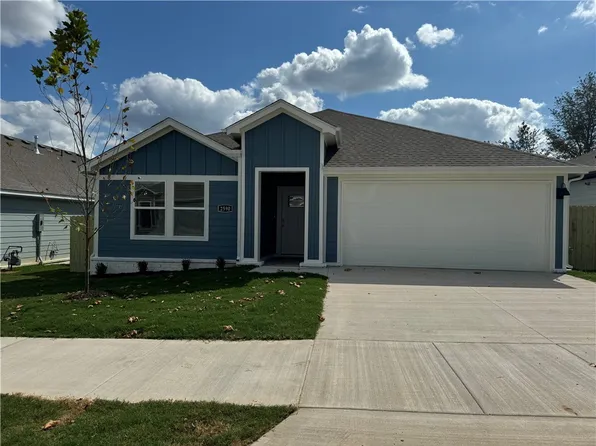 2590 N Snowball Dr, Fayetteville, AR 72704