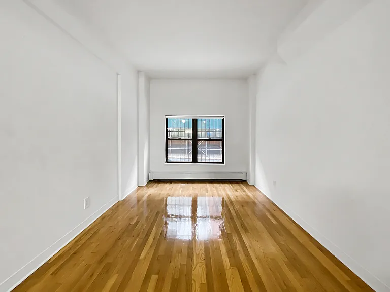523 W 49th St #1B — Photo 8