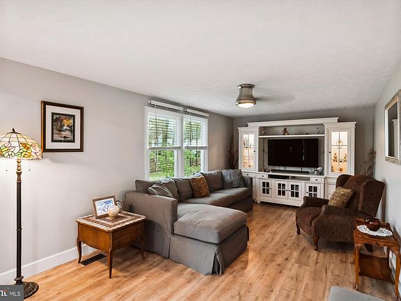 5th image of 106 Almey Ct