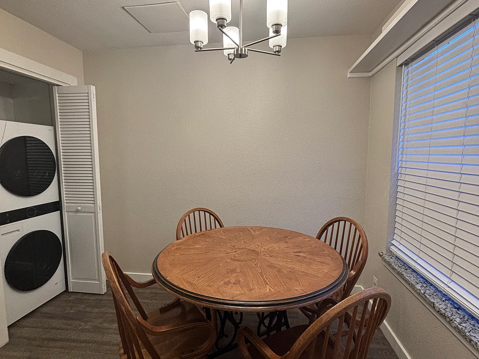 929 W Hickory St — Photo 4