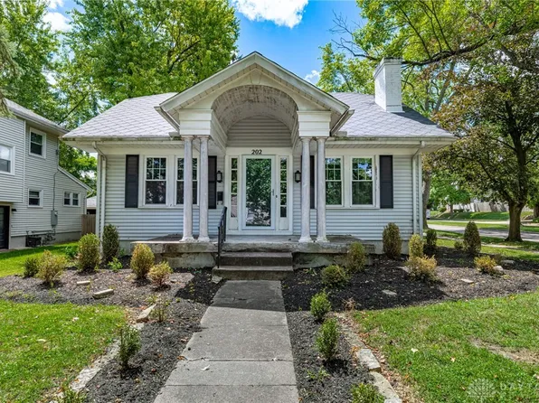 202 Corona Ave, Oakwood, OH 45419