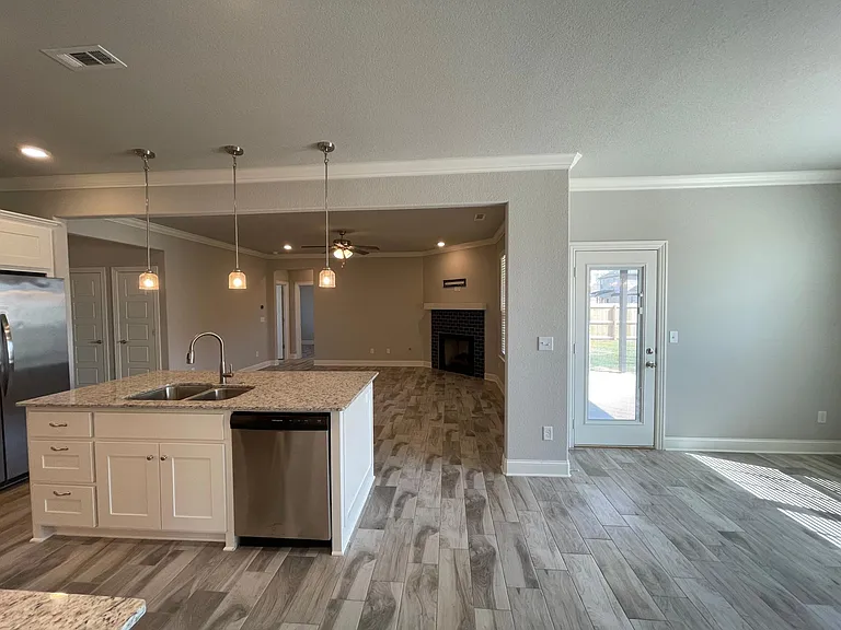 421 Linda Ln — Photo 22