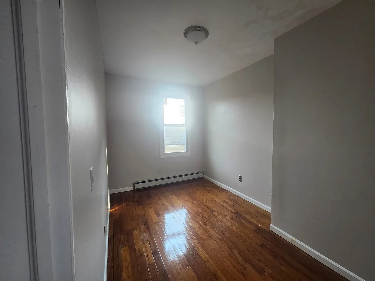311 S 6th St — Photo 4