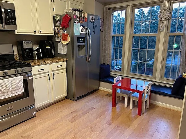 229 Yale Dr — Photo 3